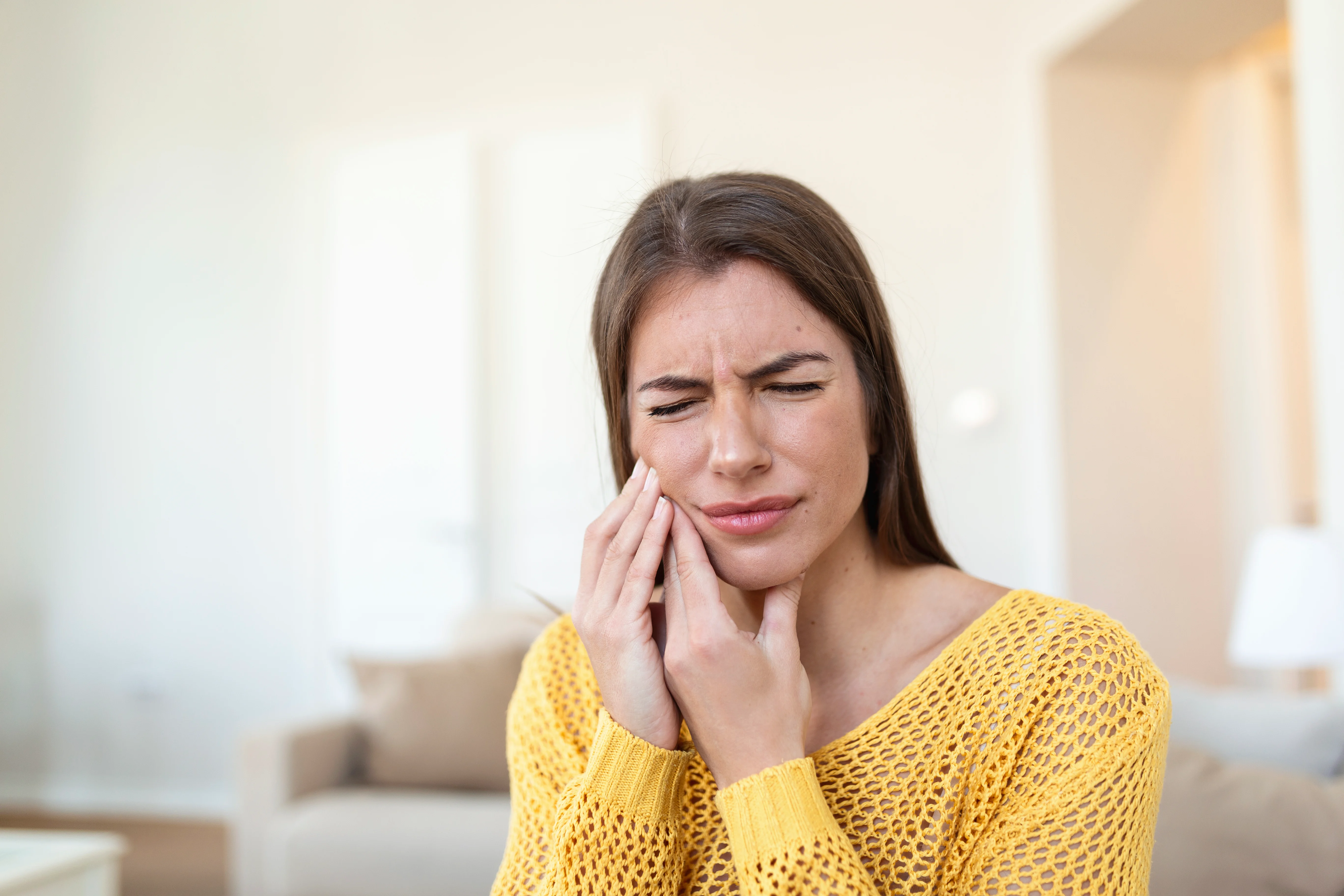 This is a thumbnail image of blog What to Do the Moment Pain Strikes — From Home Relief to Emergency Room Visits This is a thumbnail image of blog What to Do the Moment Pain Strikes — From Home Relief to Emergency Room Visits